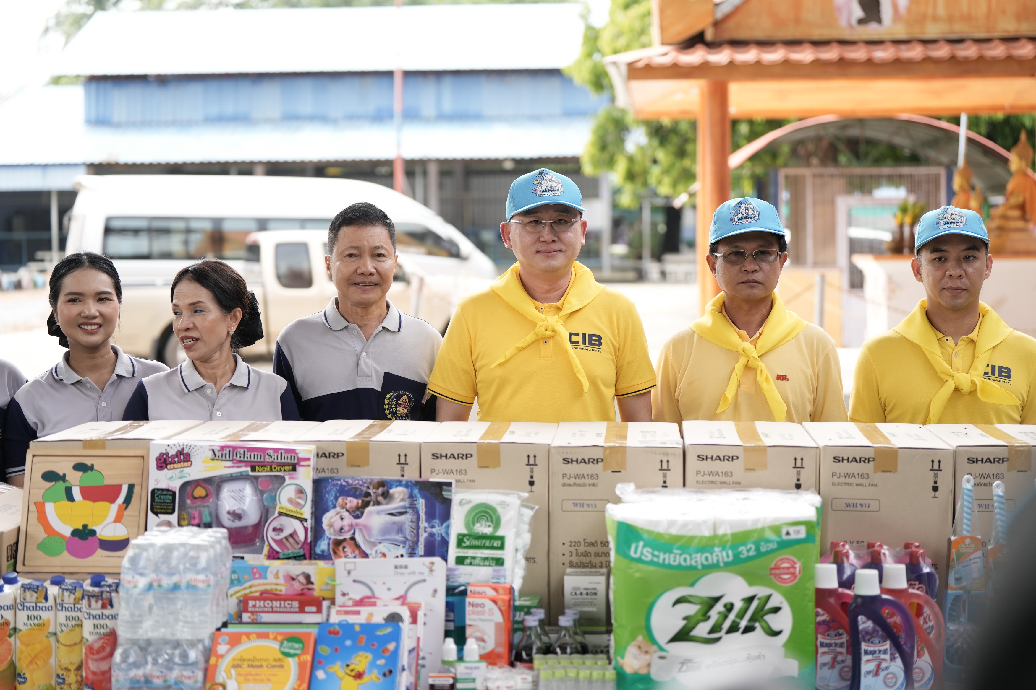 KSL Group ร่วมกับ CIB มอบพัดลม รร.วัดลำมหาชัย และเครื่องอุปโภค-บริโภคผู้ป่วยติดเตียงในชุมชน